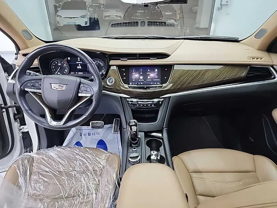 Cadillac XT6 — фото 10