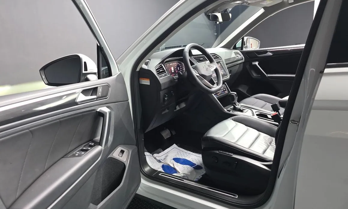 Volkswagen Tiguan — фото 8