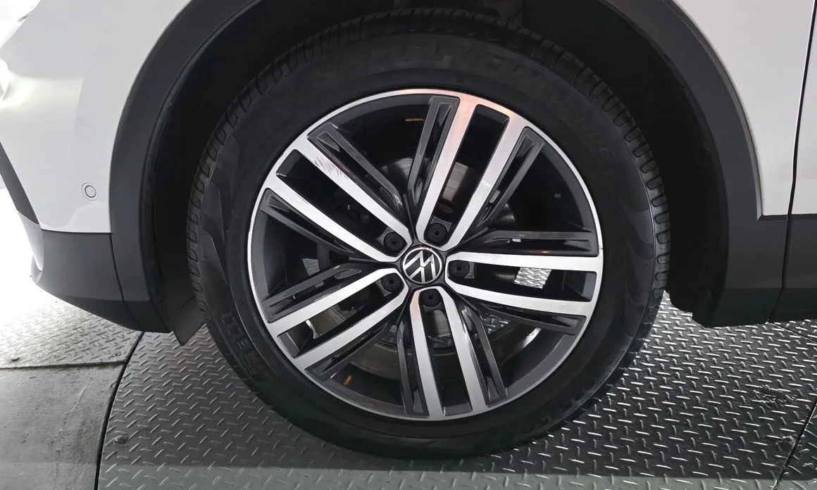 Volkswagen Tiguan — фото 6
