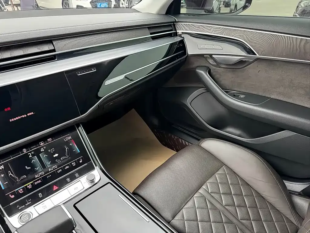 Audi A8 — фото 5