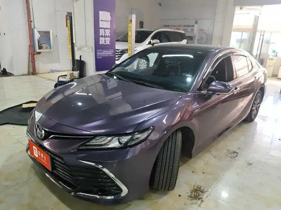 Toyota Camry — фото 1