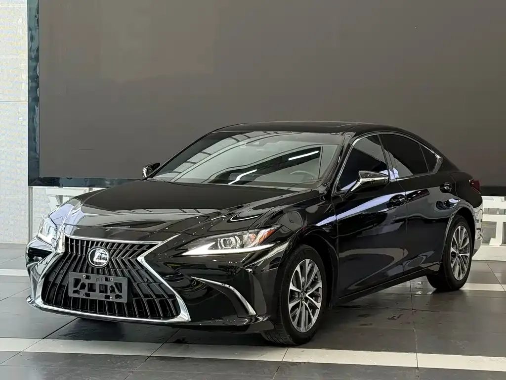 Lexus ES — фото 1