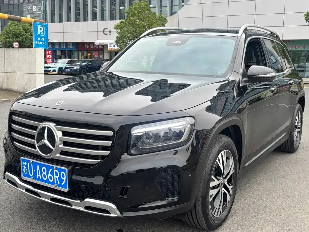 Mercedes-Benz GLB — фото 1