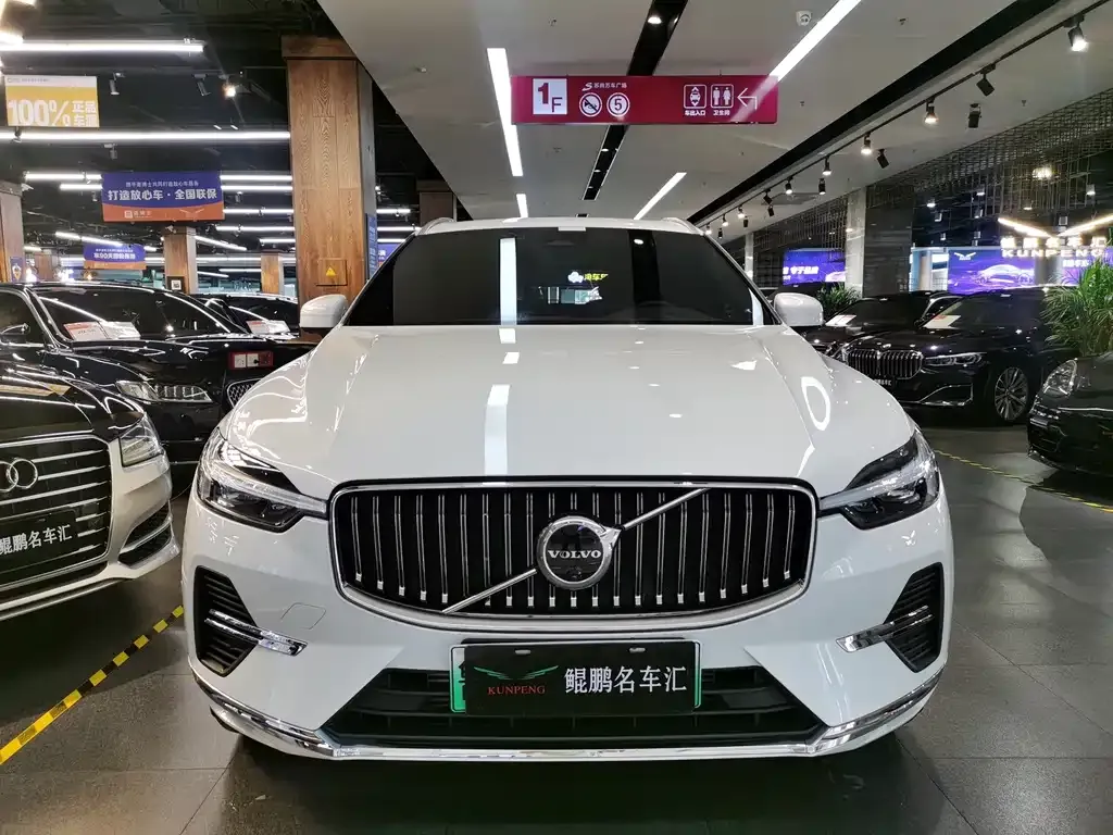 Volvo XC60 PHEV — фото 9