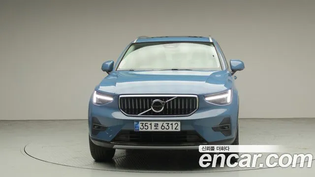 Volvo XC40 — фото 2