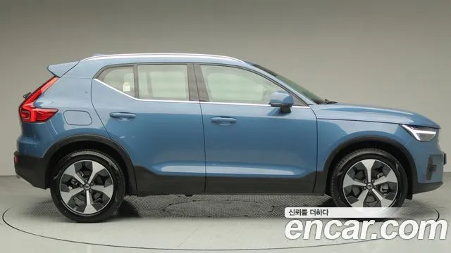Volvo XC40 — фото 9
