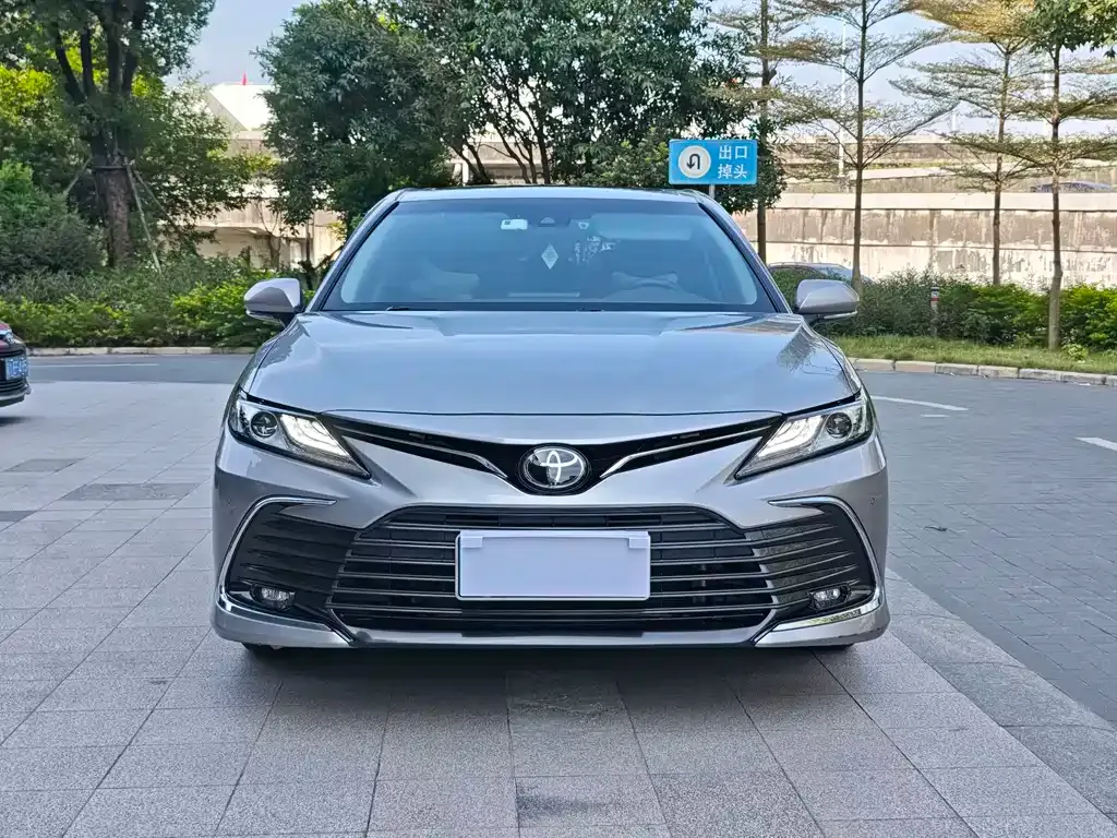 Toyota Camry — фото 8