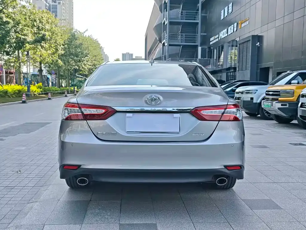 Toyota Camry — фото 9