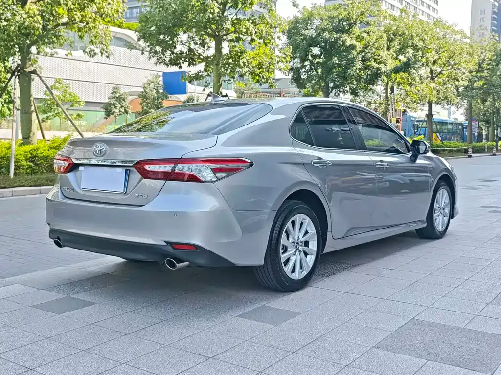 Toyota Camry — фото 10