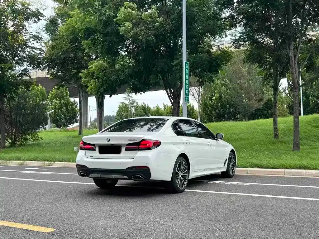 BMW 5 Series — фото 4