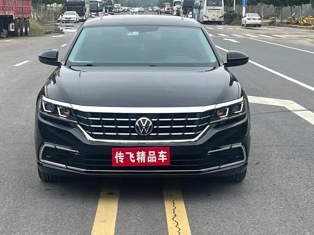 Volkswagen Passat — фото 1