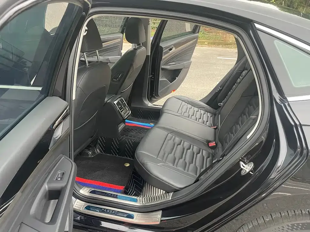 Volkswagen Passat — фото 7