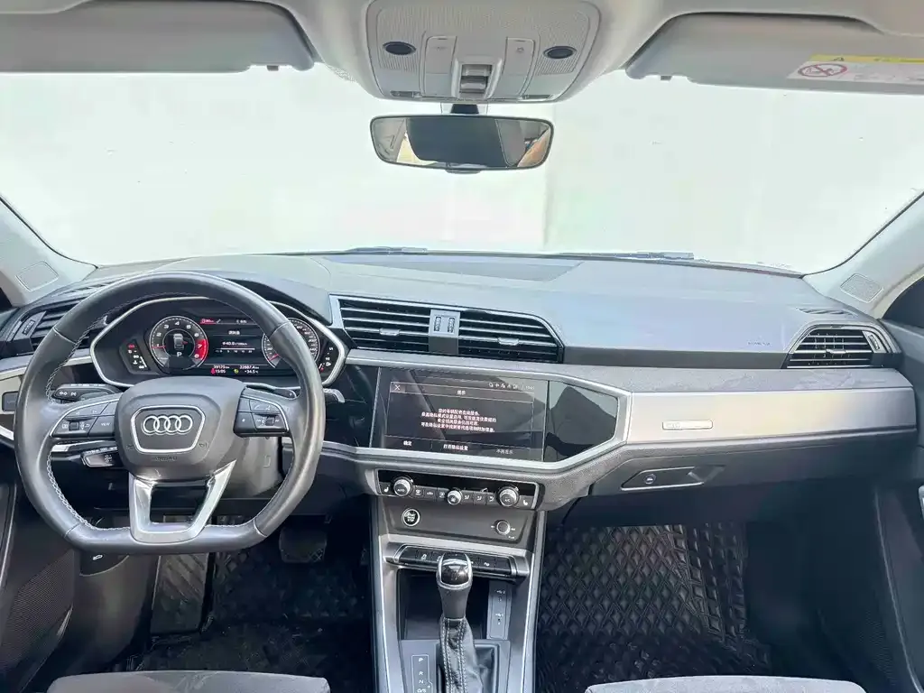 Audi Q3 — фото 10