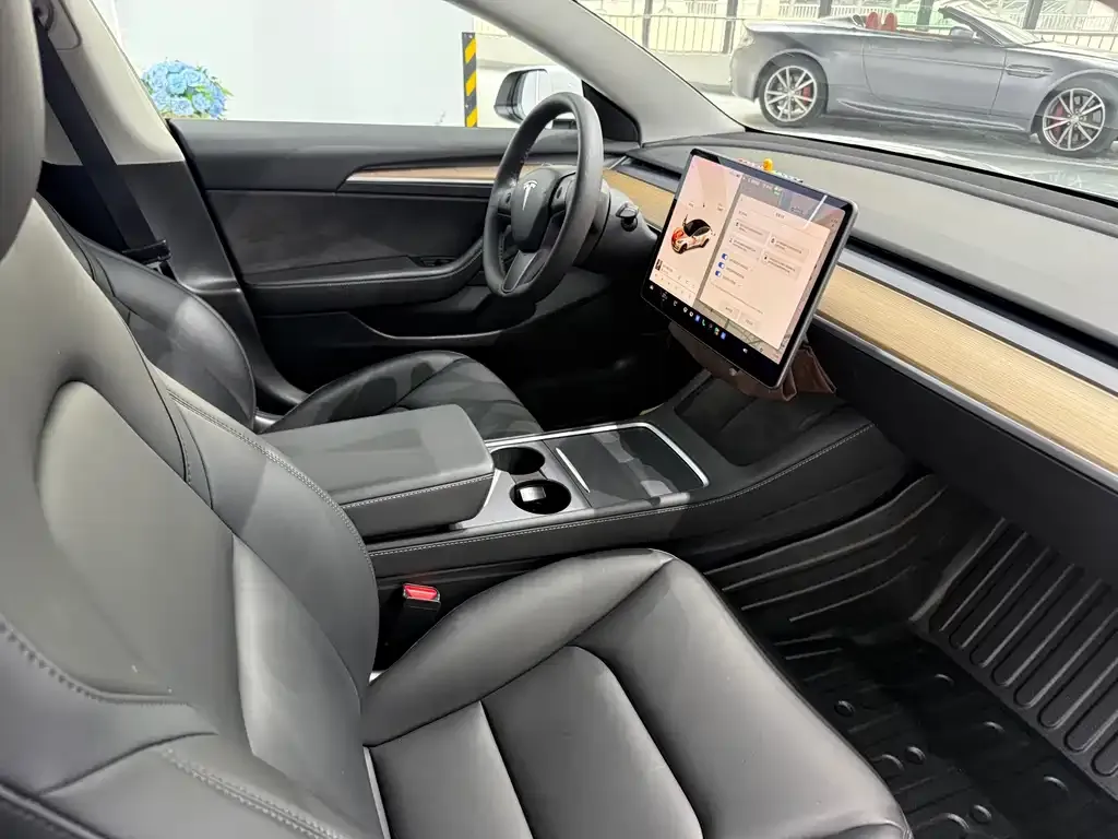 Tesla Model 3 — фото 5