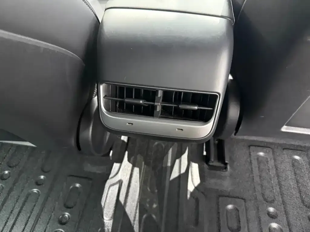 Tesla Model 3 — фото 10