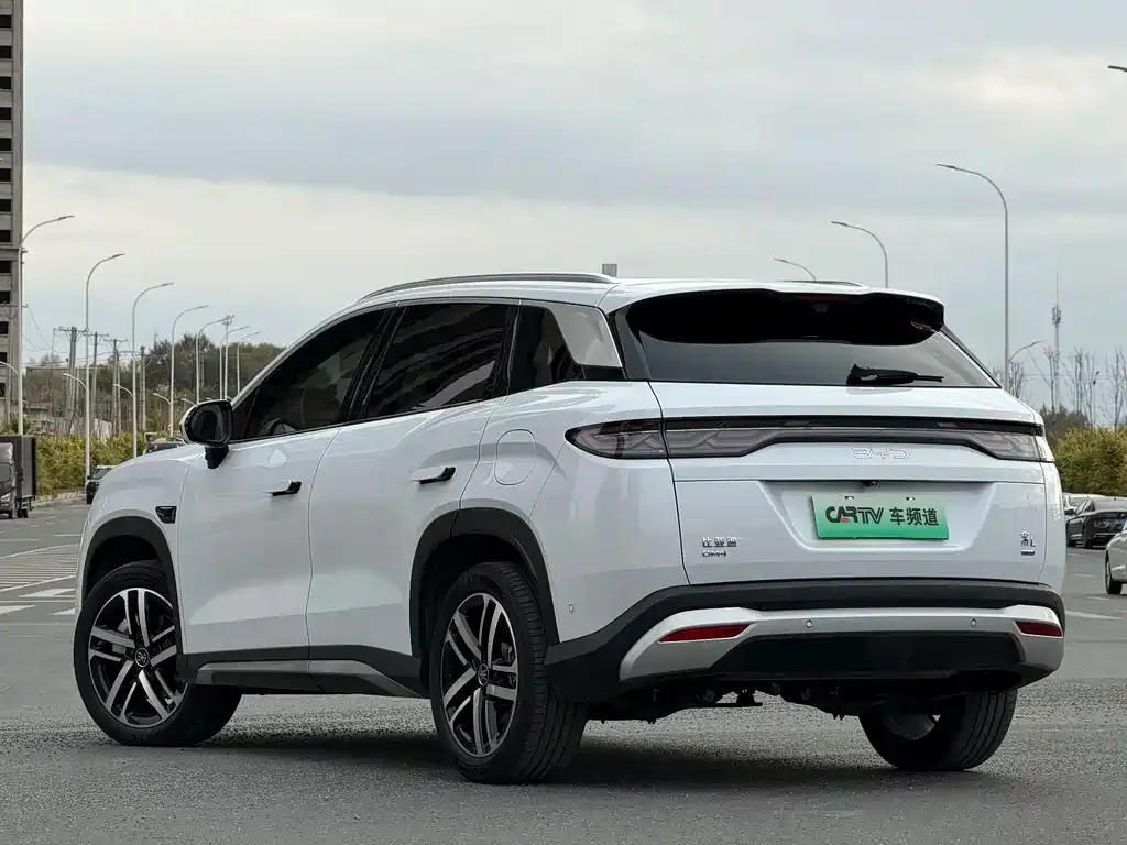 BYD L DM-i — фото 4