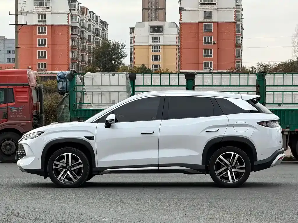 BYD L DM-i — фото 9