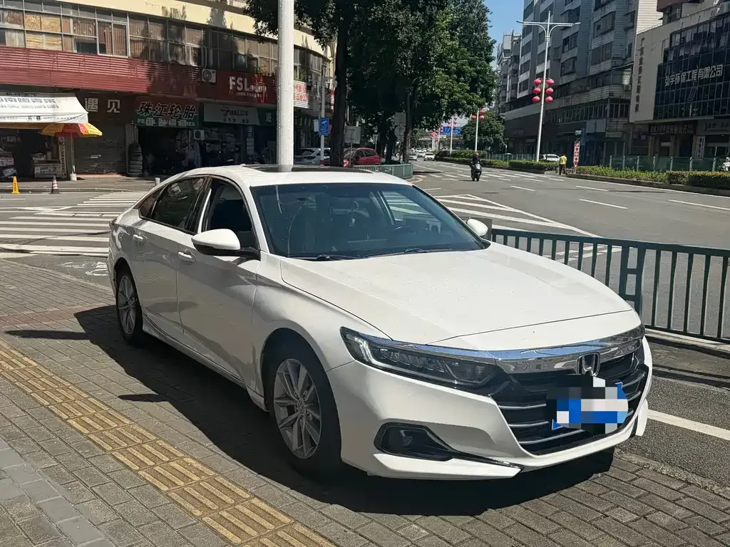 Honda Accord — фото 1