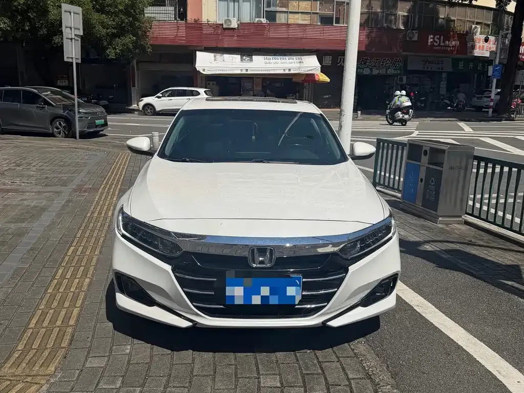 Honda Accord — фото 8