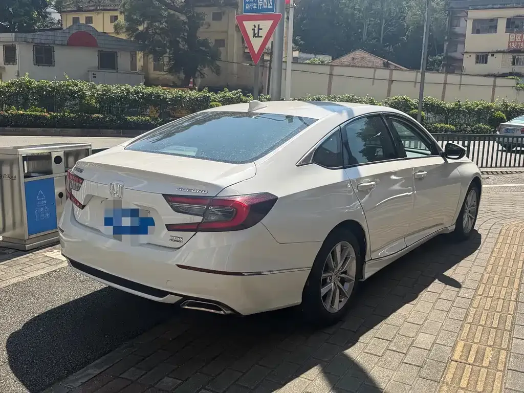 Honda Accord — фото 3