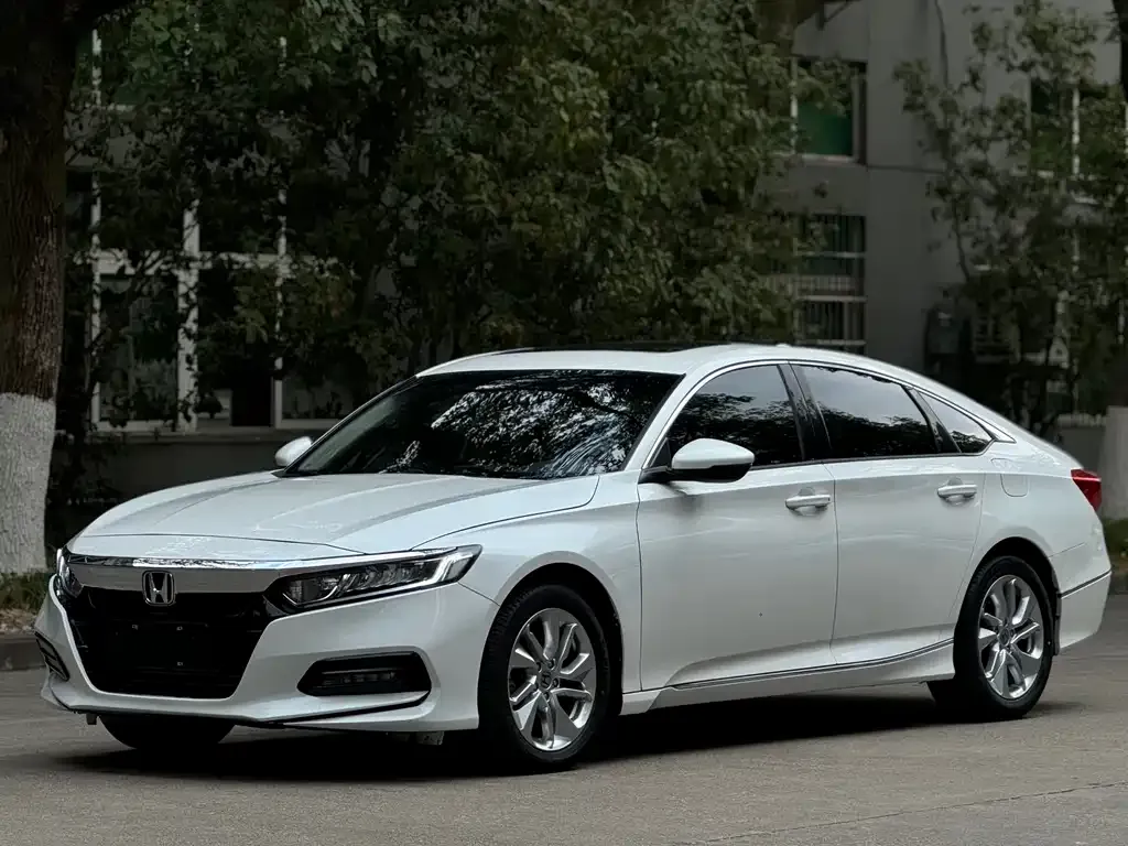 Honda Accord — фото 1