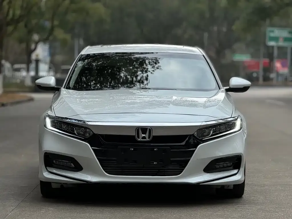 Honda Accord — фото 8