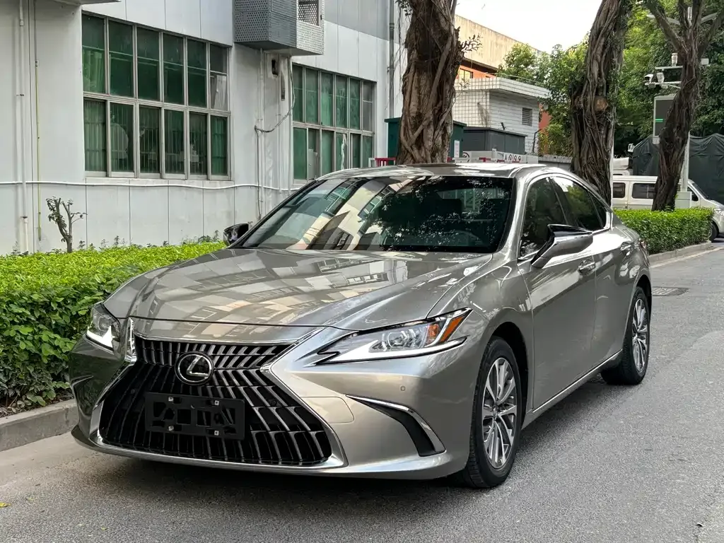 Lexus ES — фото 5