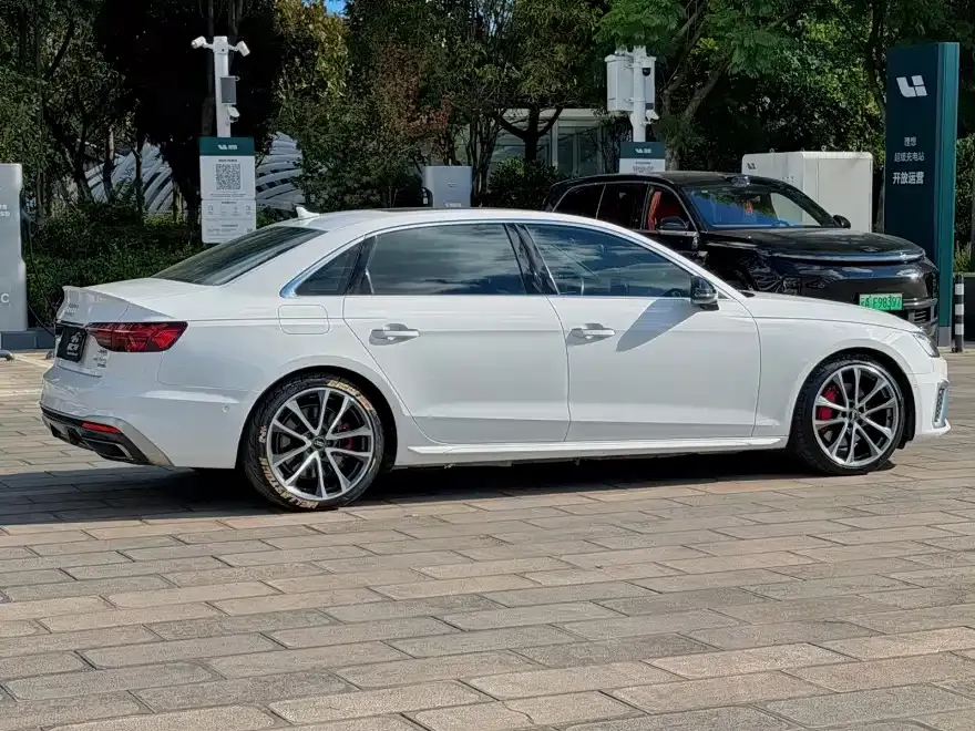 Audi A4L — фото 10