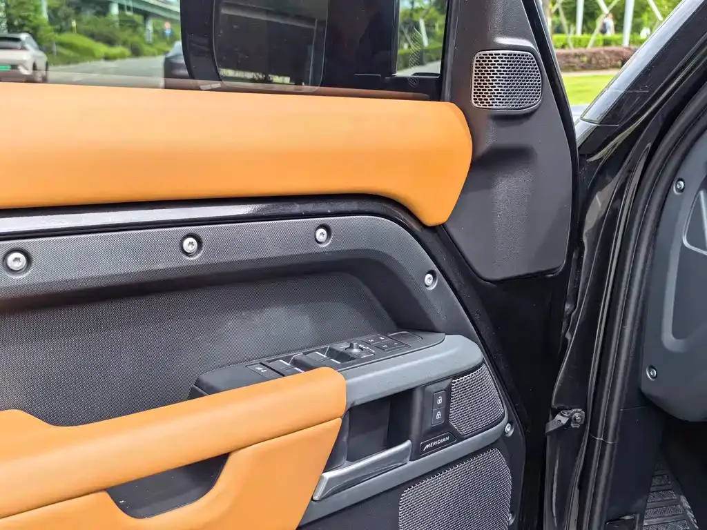 Land Rover Defender — фото 6