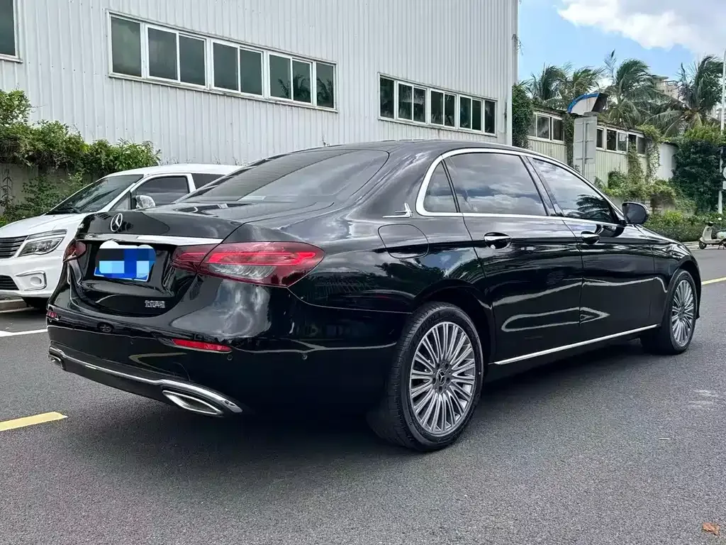 Mercedes-Benz E-Class — фото 10