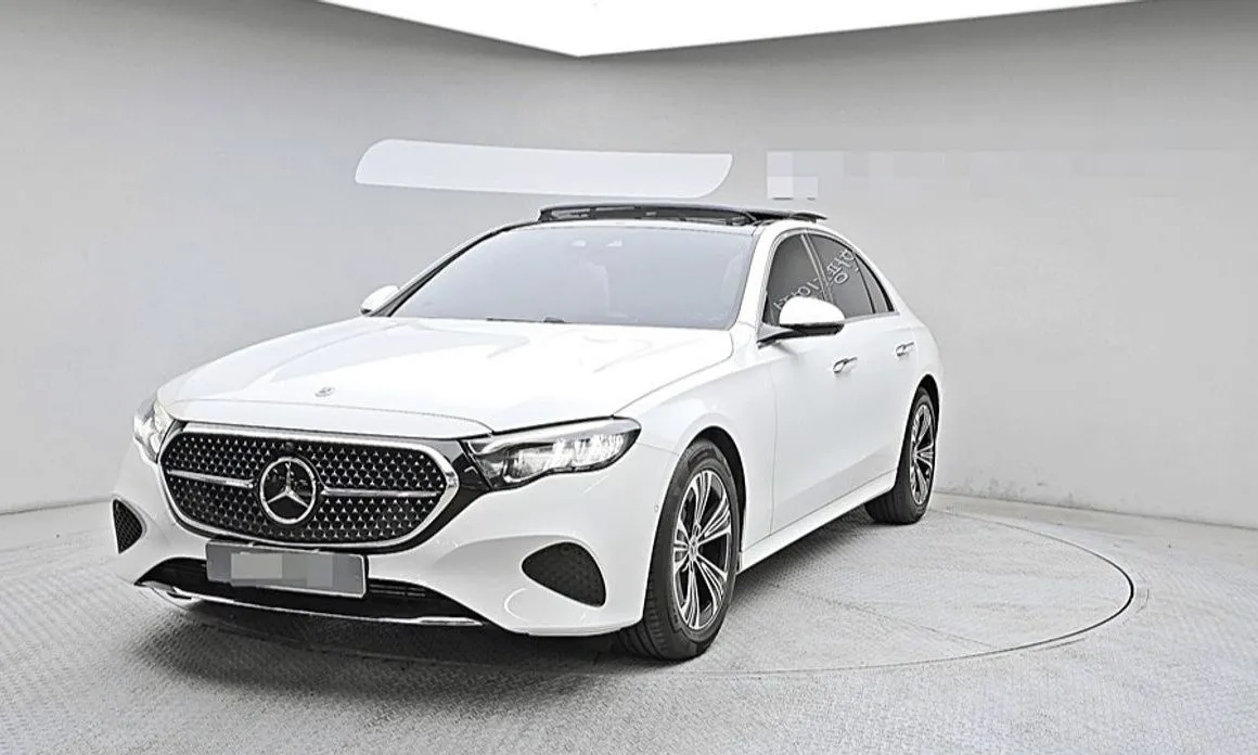 Mercedes-Benz E-Class — фото 1