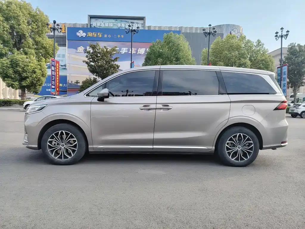 Roewe iMAX8 New Energy — фото 10
