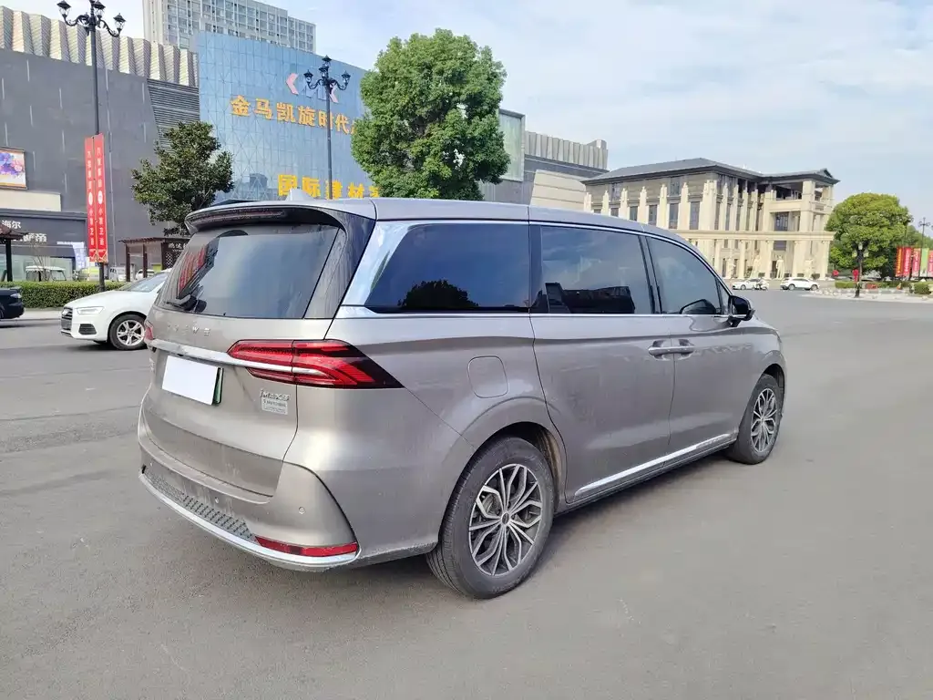 Roewe iMAX8 New Energy — фото 8