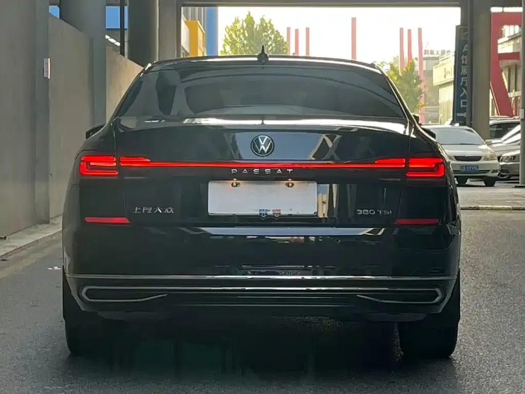 Volkswagen Passat — фото 10