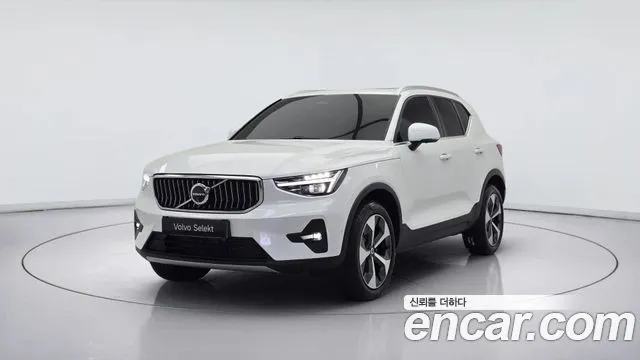 Volvo XC40 — фото 1