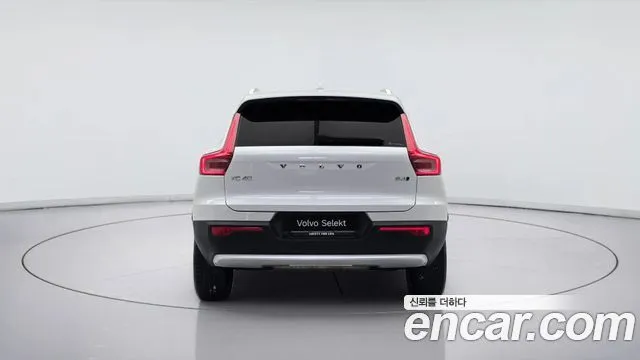 Volvo XC40 — фото 4