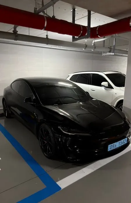 Tesla Model 3 — фото 1