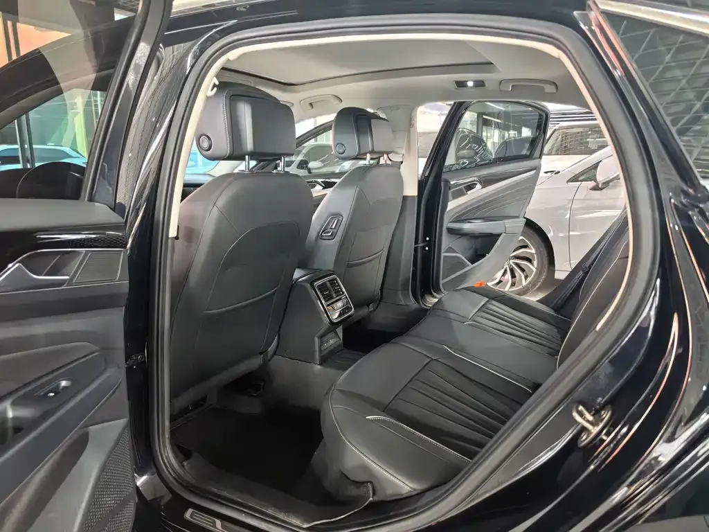 Volkswagen Passat — фото 7