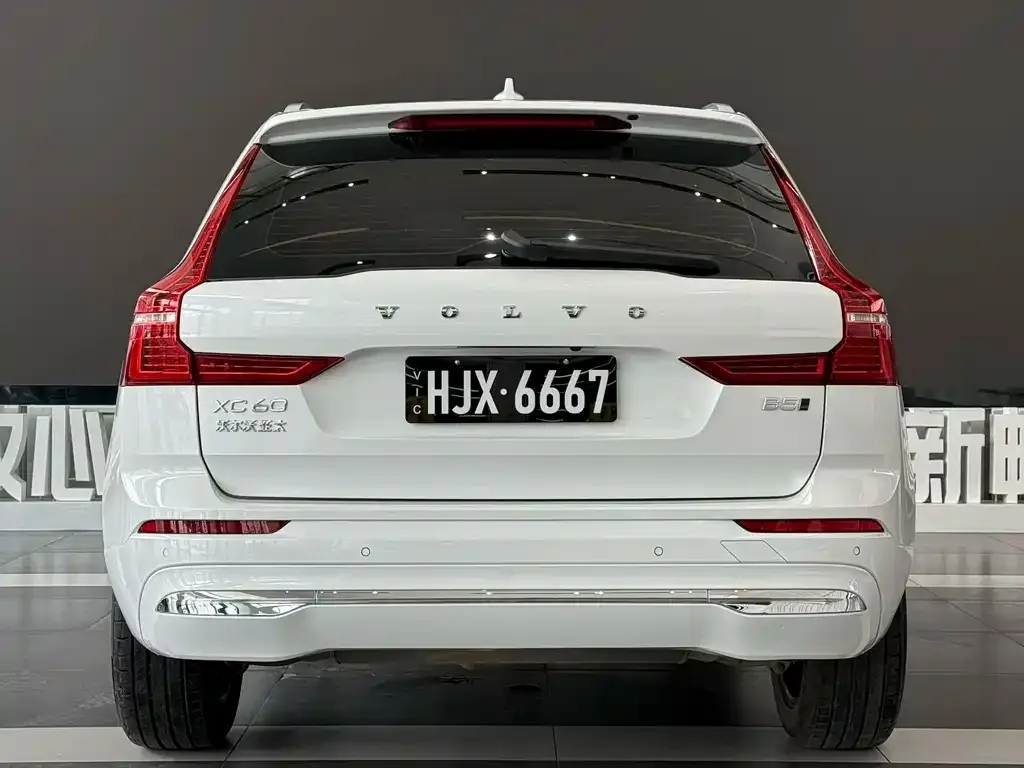 Volvo XC60 — фото 8