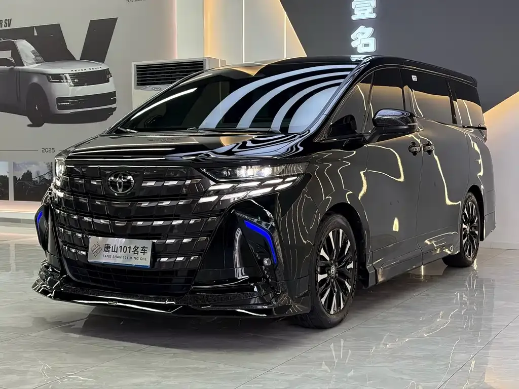 Toyota Alphard — фото 1