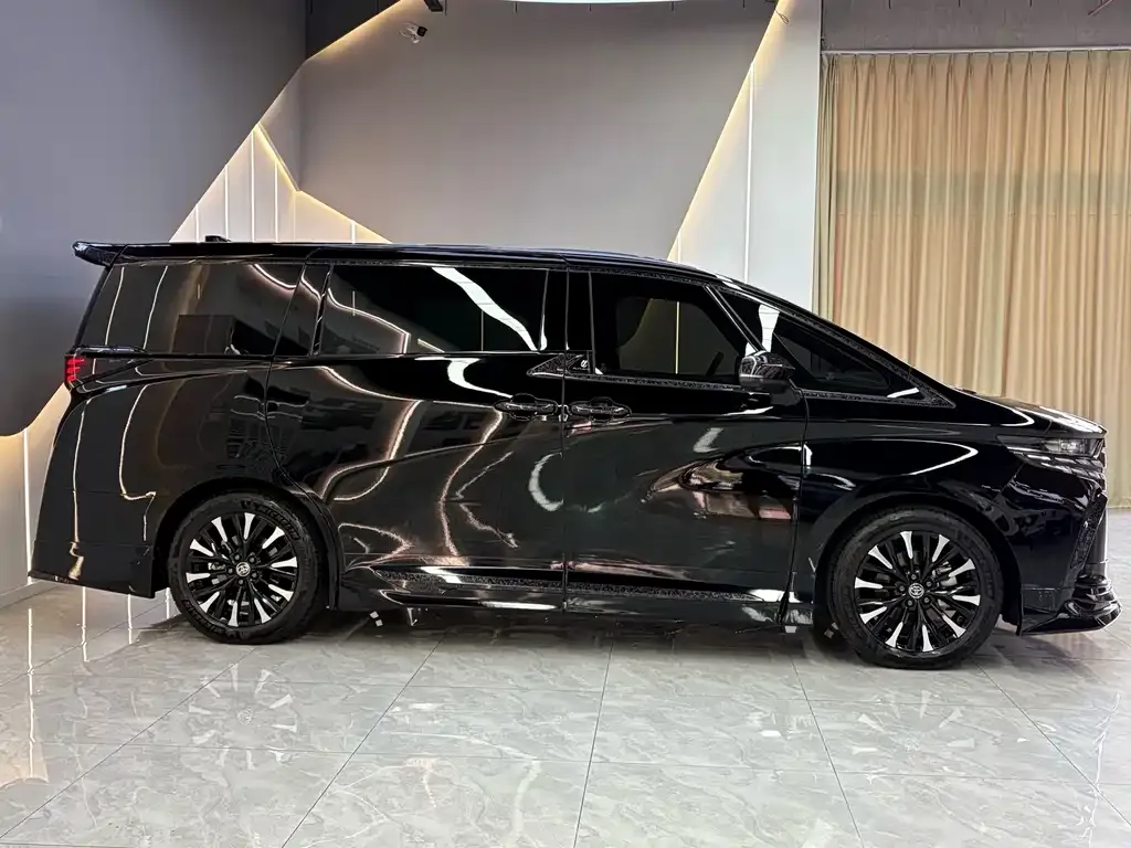 Toyota Alphard — фото 8