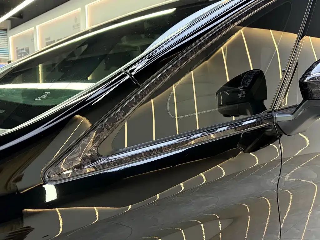 Toyota Alphard — фото 2