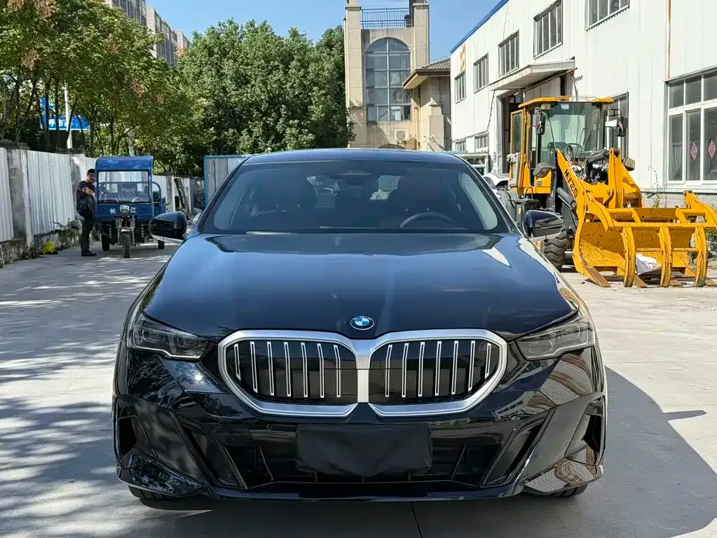 BMW 5 Series — фото 2