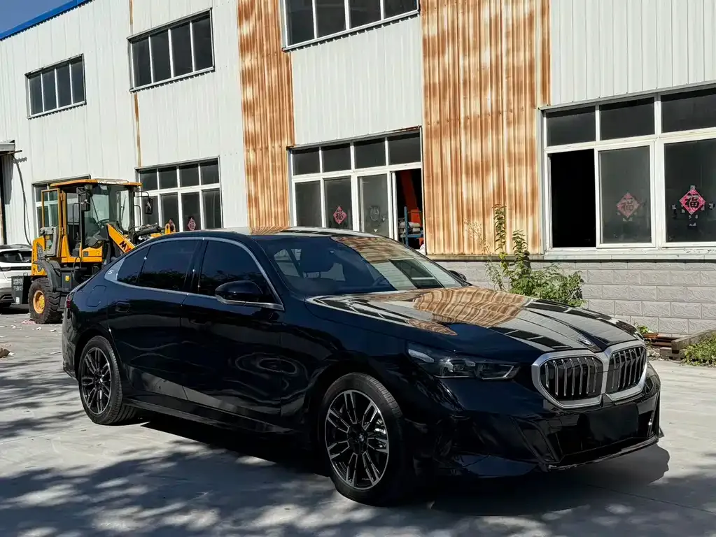 BMW 5 Series — фото 4
