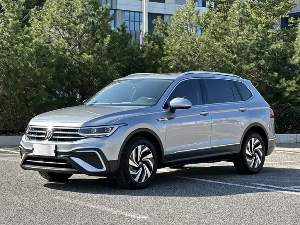 Volkswagen Tiguan L — фото 9
