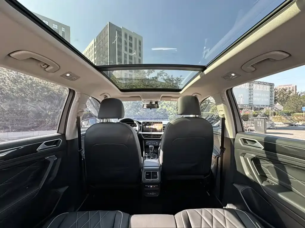 Volkswagen Tiguan L — фото 4
