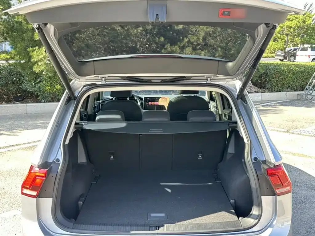 Volkswagen Tiguan L — фото 2