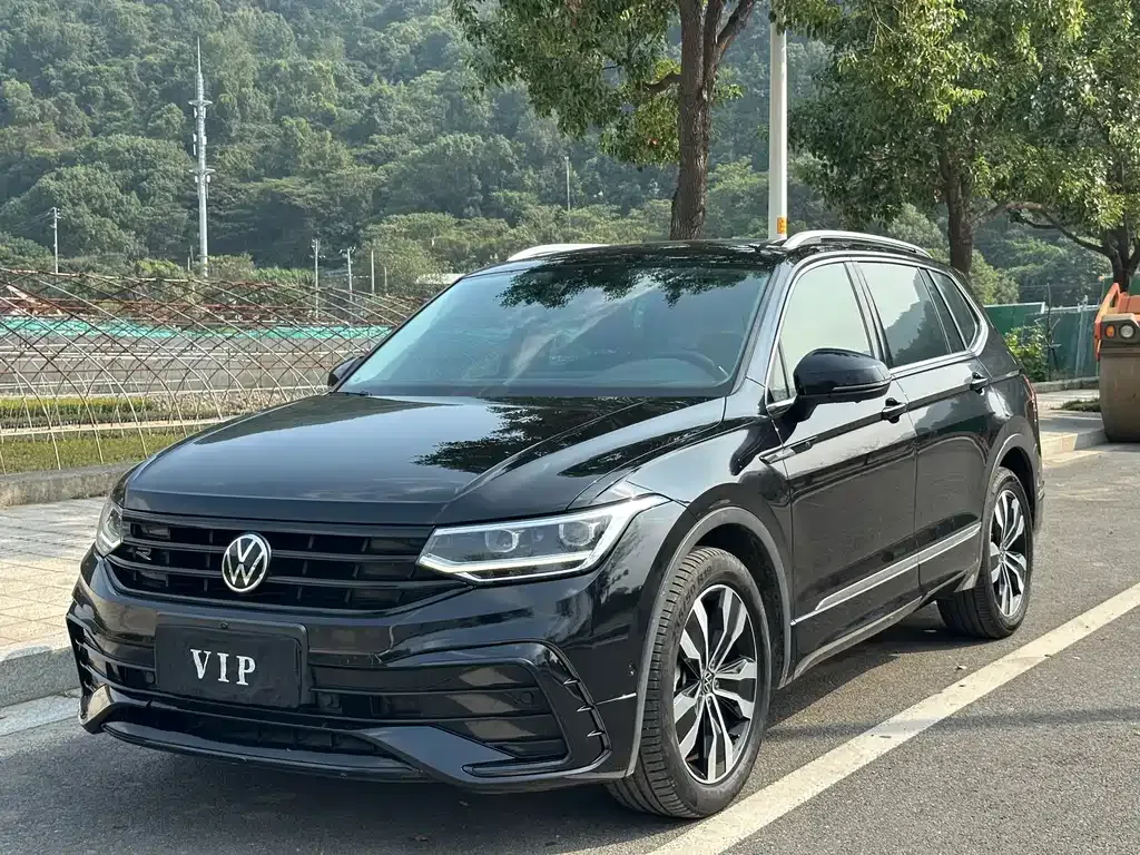 Volkswagen Tiguan L — фото 9
