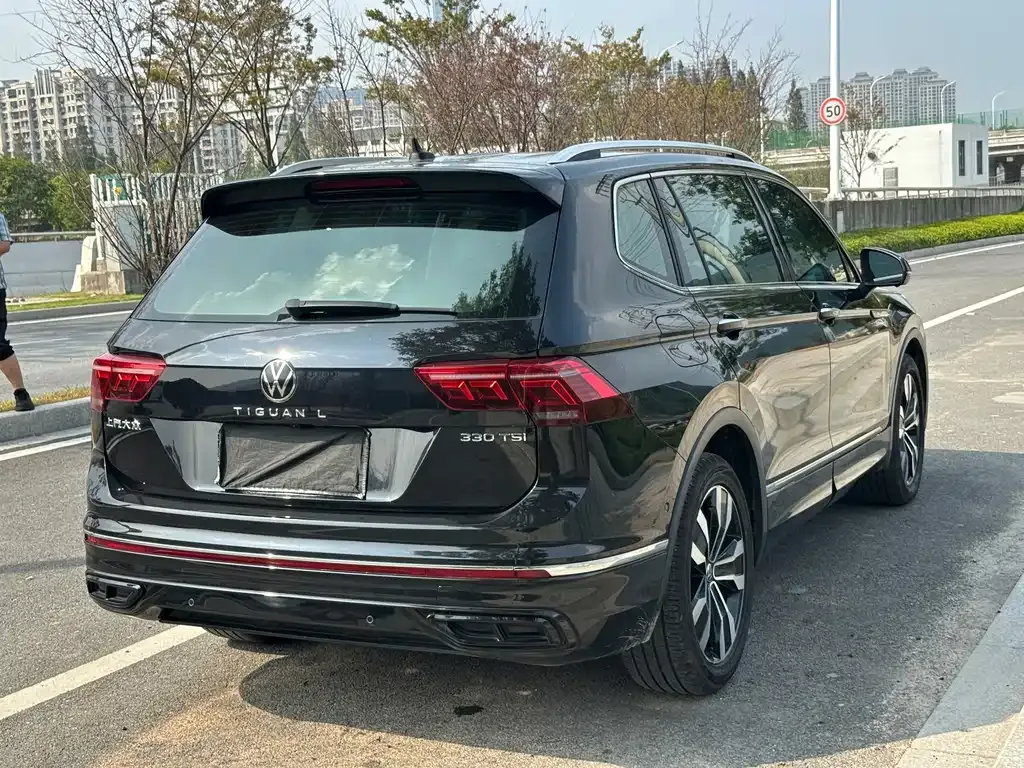 Volkswagen Tiguan L — фото 8