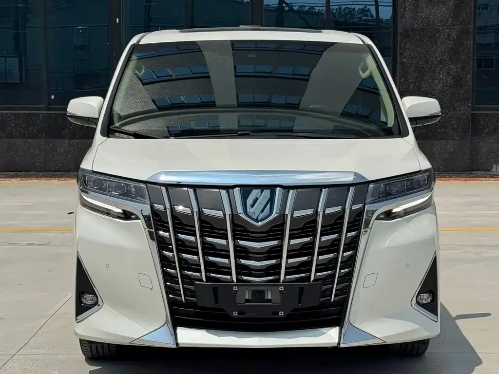 Toyota Alphard — фото 9